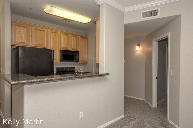 Building Photo - 2 br, 2 bath House - 2992 N Miller Rd #217B