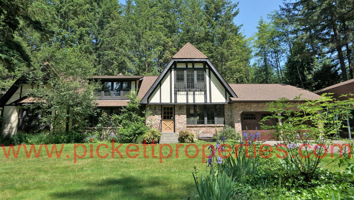 Primary Photo - Large 3 Bedroom Tudor in Port Ochard