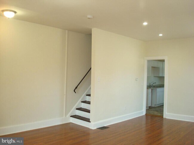 Building Photo - 17 Price St