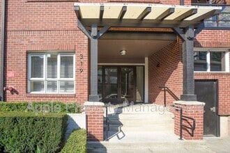 Building Photo - 319 Summit Ave E