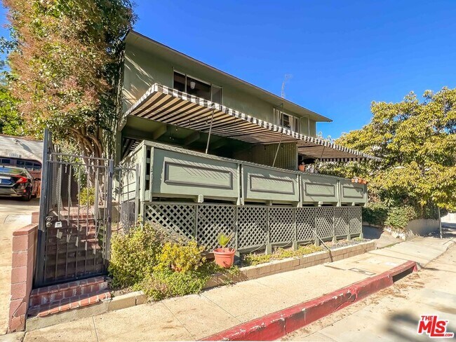 Building Photo - 1903 W Silver Lake Dr