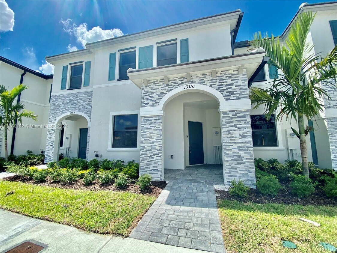 13310 SW 286th Terrace, Homestead, FL 33033 Townhome Rentals in
