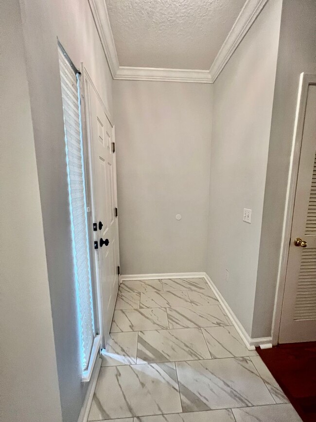 Building Photo - Beautiful Townhome in Timothys Landing