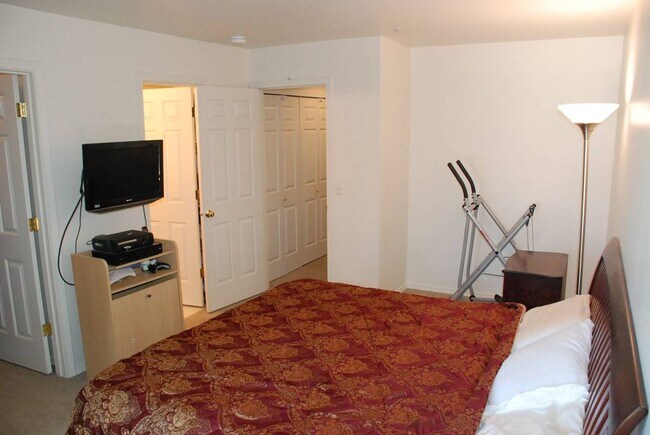 Building Photo - Charming 3-Bedroom Townhome with Office, B...