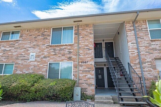 Foto del edificio - 8087 Meadow Rd