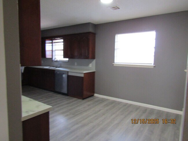 Foto del edificio - Nice home in the Woodland Hills Area!