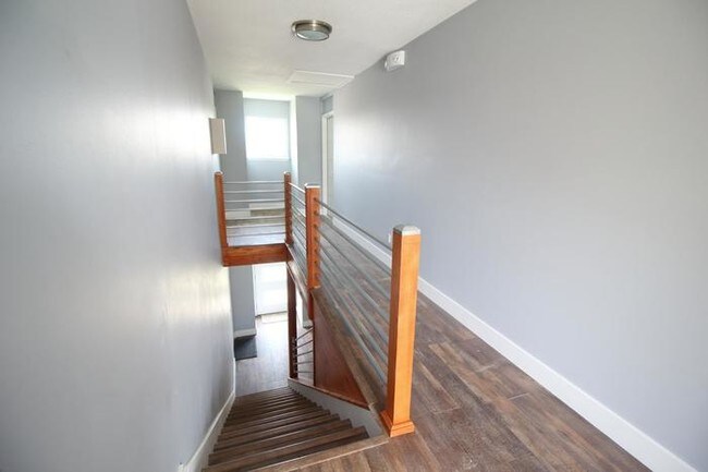 Building Photo - Recently updated 1 bedroom