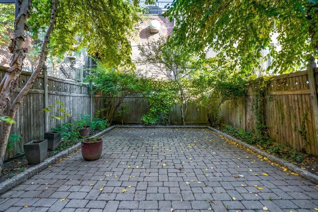 Building Photo - 633 Bloomfield St