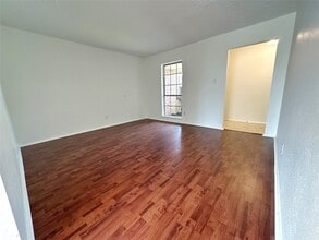 Building Photo - 806 Merribrook Ln
