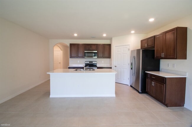 Foto del edificio - 4 br, 2 bath House - 1428 Southeast 11th T...