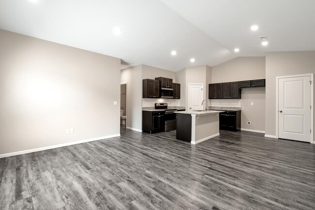 Building Photo - 1339 Azena St
