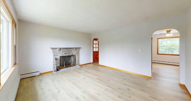 Building Photo - 408 Long Ln