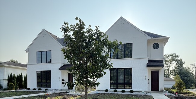 Building Photo - 247 N West St