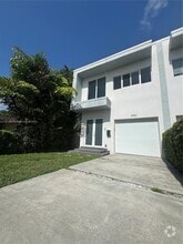 Building Photo - 2882 SW 37th Ct