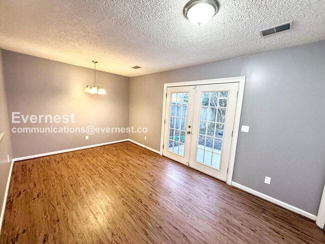 Foto del edificio - 2225 Cheshire Dr