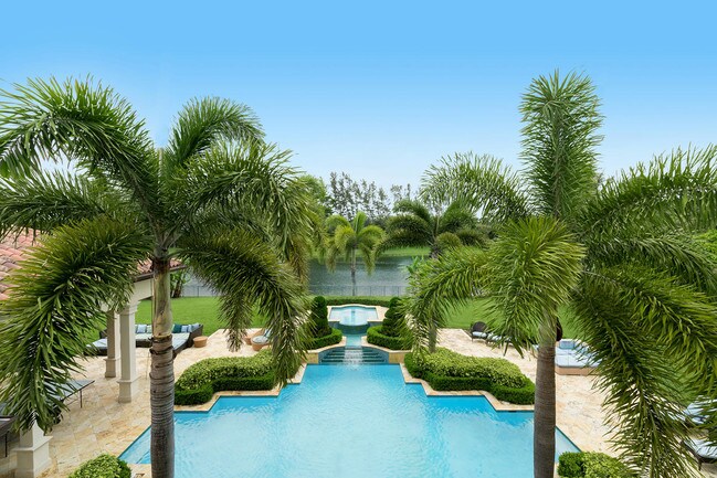 Foto del edificio - 8653  Twin Lake Drive