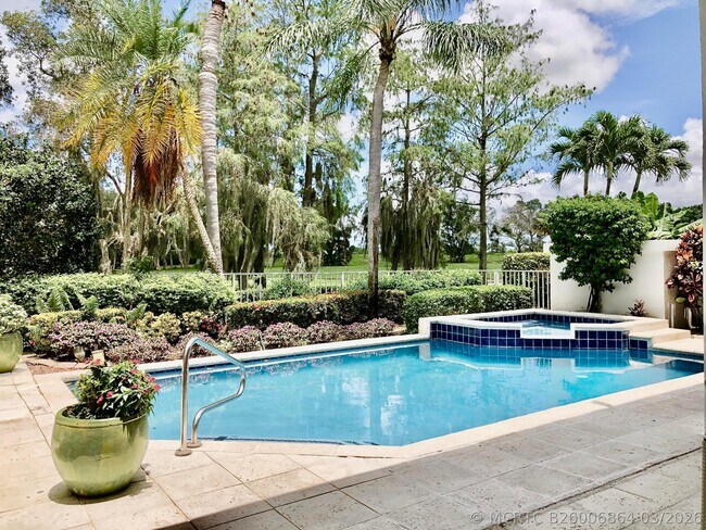Foto del edificio - 2313 Golf Brook Dr