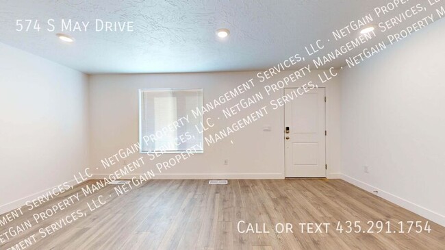 Building Photo - Brand New Townhome Available now