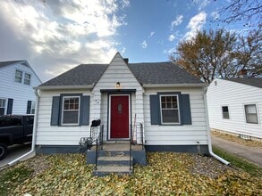 Building Photo - 717 S Glendale Ave