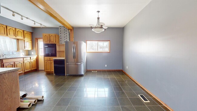 Photo du bâtiment - 3 Bedroom, 2 Bathroom Home – $2,225/month ...