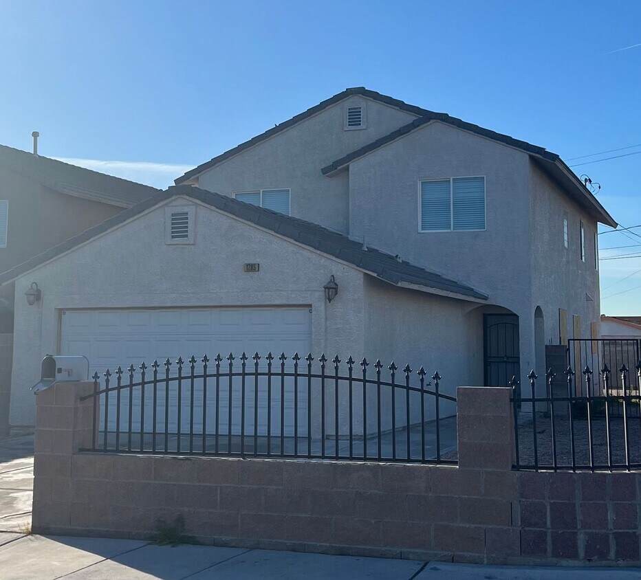 Primary Photo - Beautiful 4-bedroom house.