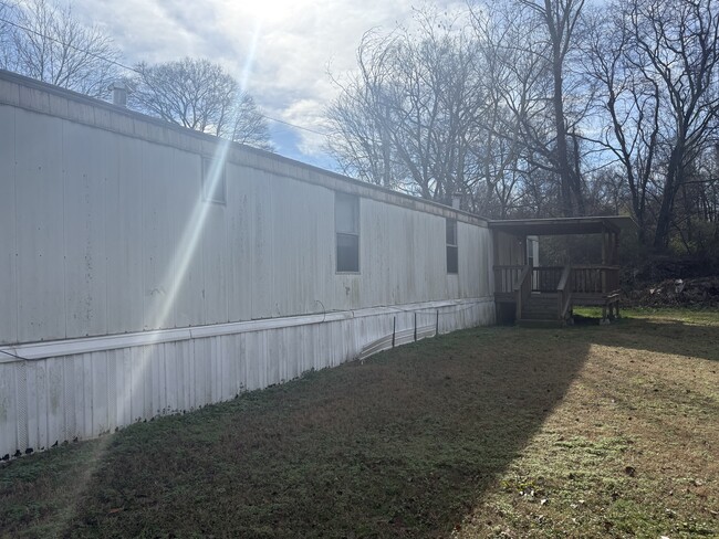 Building Photo - 2121 Cliffwood Rd