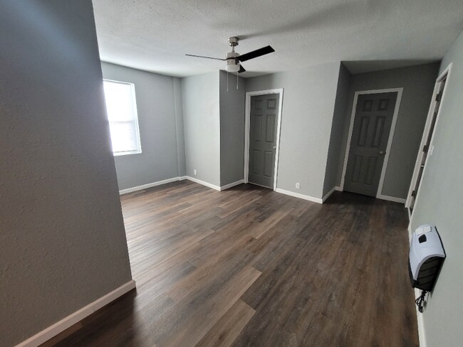 Foto del edificio - 409 N Sterling Ave