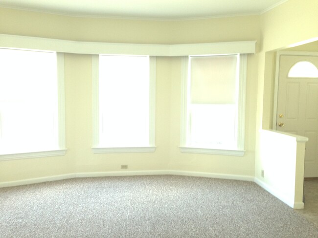 Building Photo - 39 Cook St