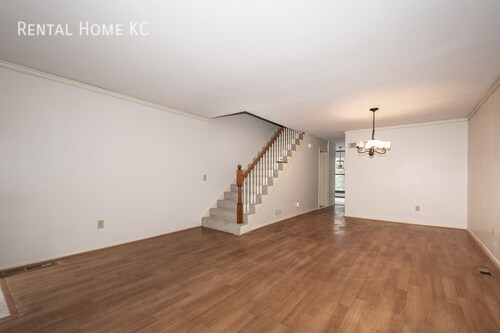 Building Photo - 5122 W 62nd St