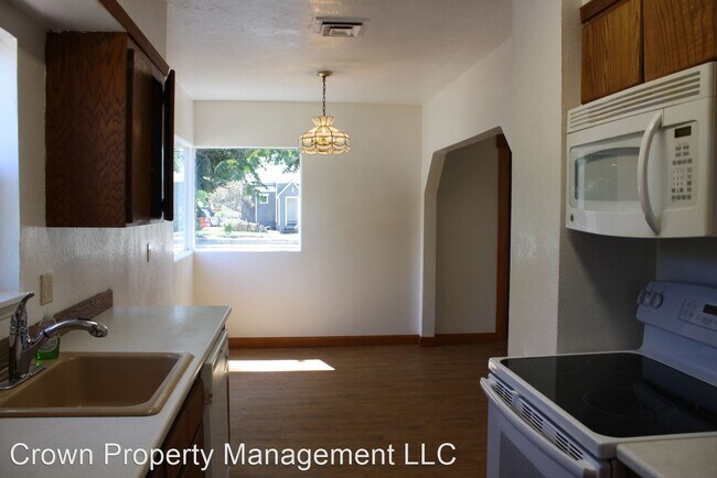 Foto del edificio - 3 br, 2 bath House - 119 E. 1st Ave.