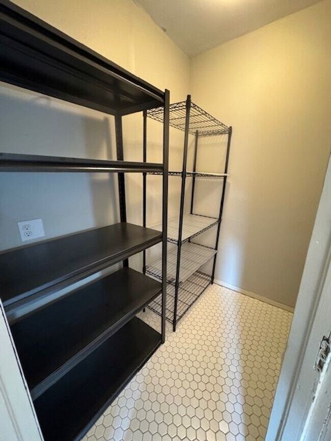 Foto del edificio - 1906 Hoyt Ave