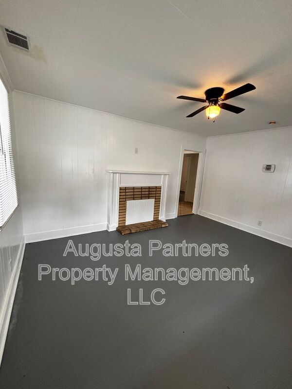 Building Photo - 114 Calvary Dr
