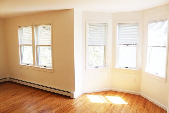 Living room/dining room - 200 Terrace Pl