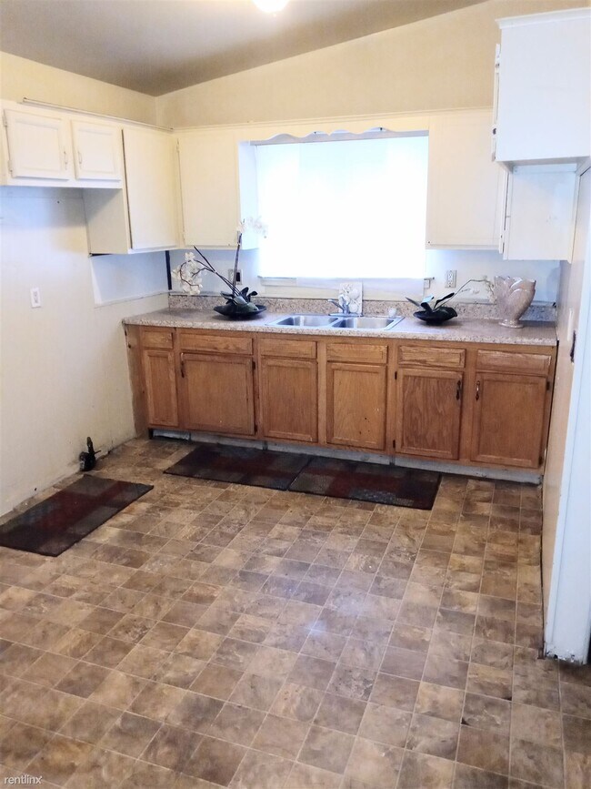 Building Photo - 3 br, 1 bath House - 17737 Westbrook St