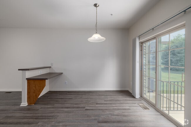3BR, 3.5BA - 1,960SF - Dining Room - The Pointe at Manorgreen Townhomes