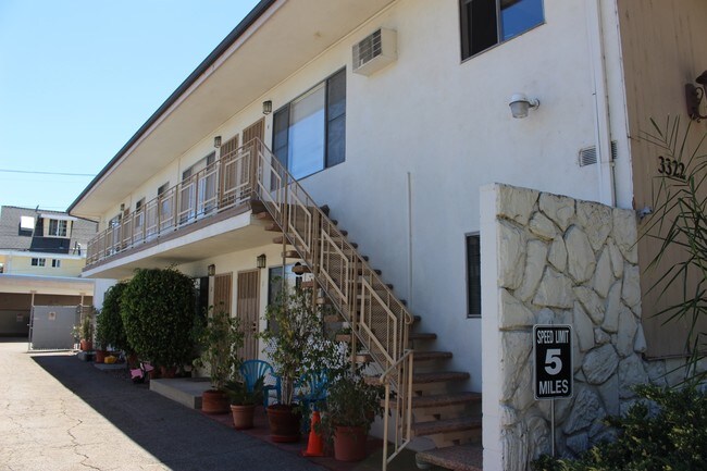 Foto del edificio - 3322 Atwater Ave