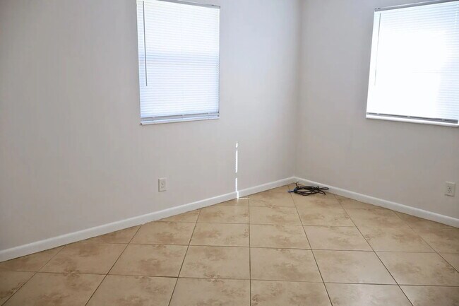 Building Photo - "Charming 3-Bed Home in Mary Esther!"
