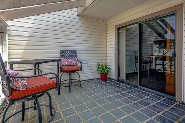 Foto del edificio - 122 Sherwood Cir