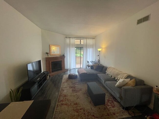 Building Photo - Charming 2 Bed, 2 Bath Carlsbad Home with ...