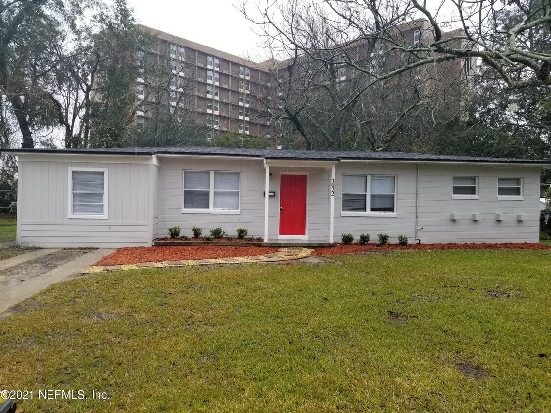 Foto principal - 3022 Belair Rd S