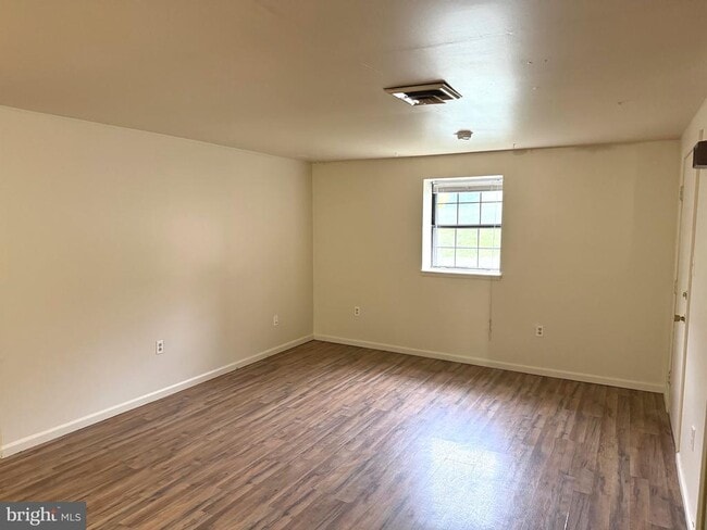 Building Photo - 205 Ridge Ave