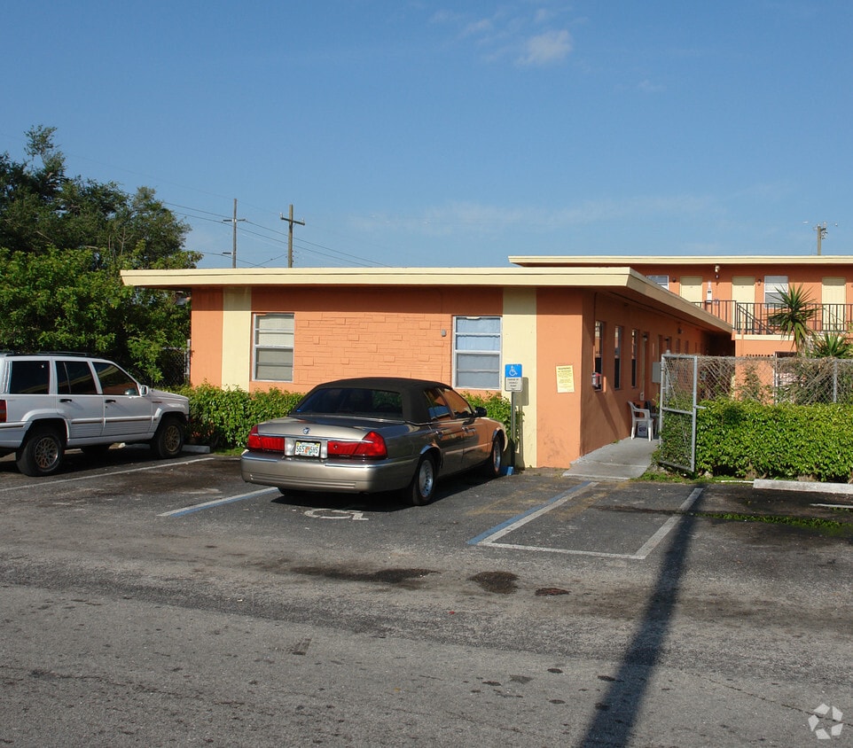 Primary Photo - Fort Lauderdale Apartments