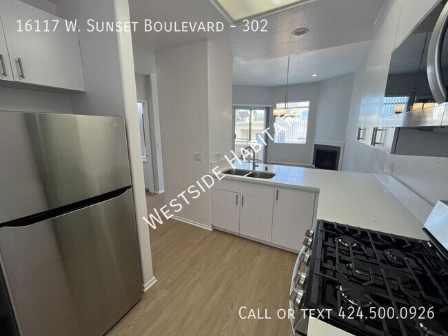 Foto del edificio - 16117 W Sunset Blvd
