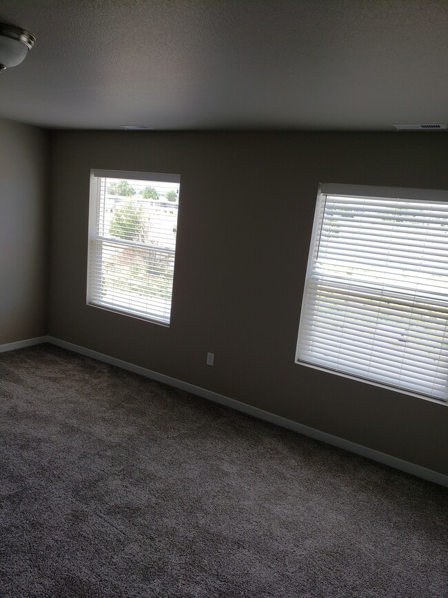 Building Photo - 4691 Pleasant Port View