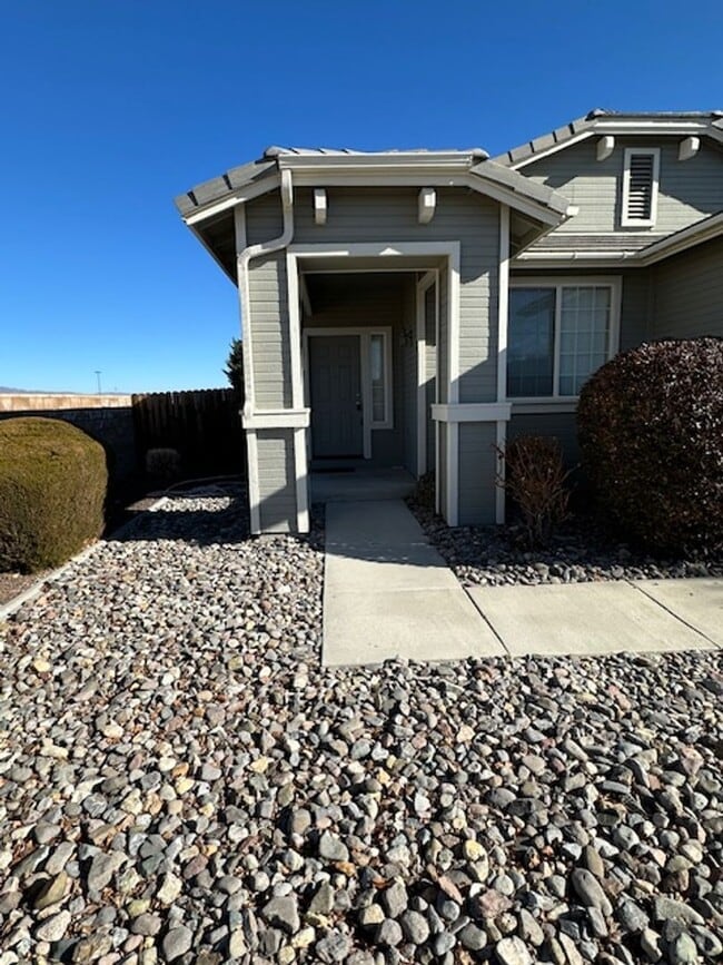 Foto del edificio - Beautiful Three Bed Home Available On The Green at Dayton Golf Course