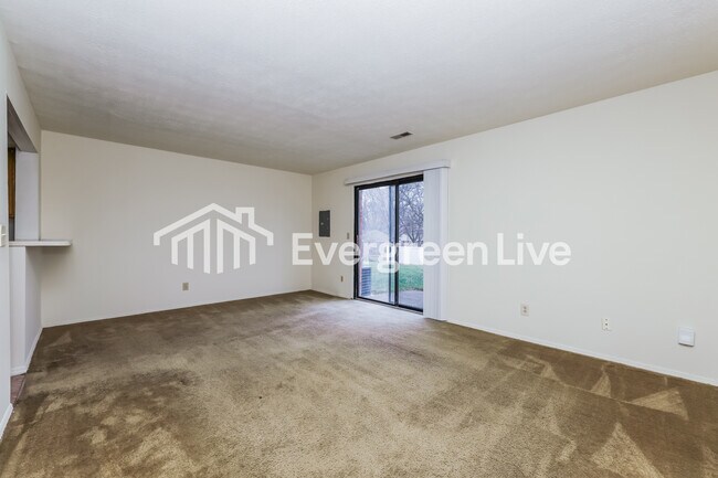 Foto del edificio - 6372 Nightwind Ct