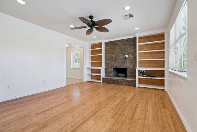 Foto del edificio - 1100 S Avery Dr