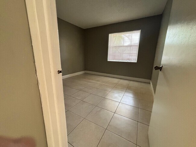 Foto del edificio - 704 NW 103rd Terrace