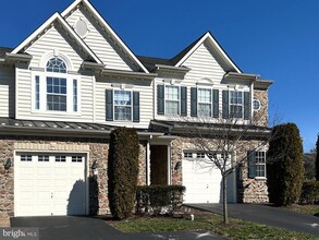 Building Photo - 338 Village Way