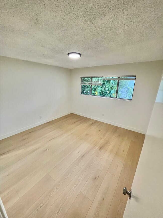 Foto del edificio - 3146 Rowena Ave